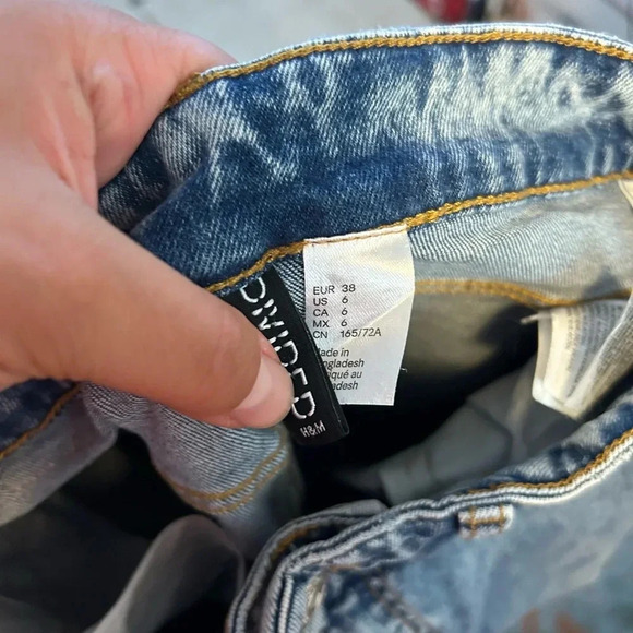 H&M Divided Acid Wash Mom Jeans - Picture 3 of 4